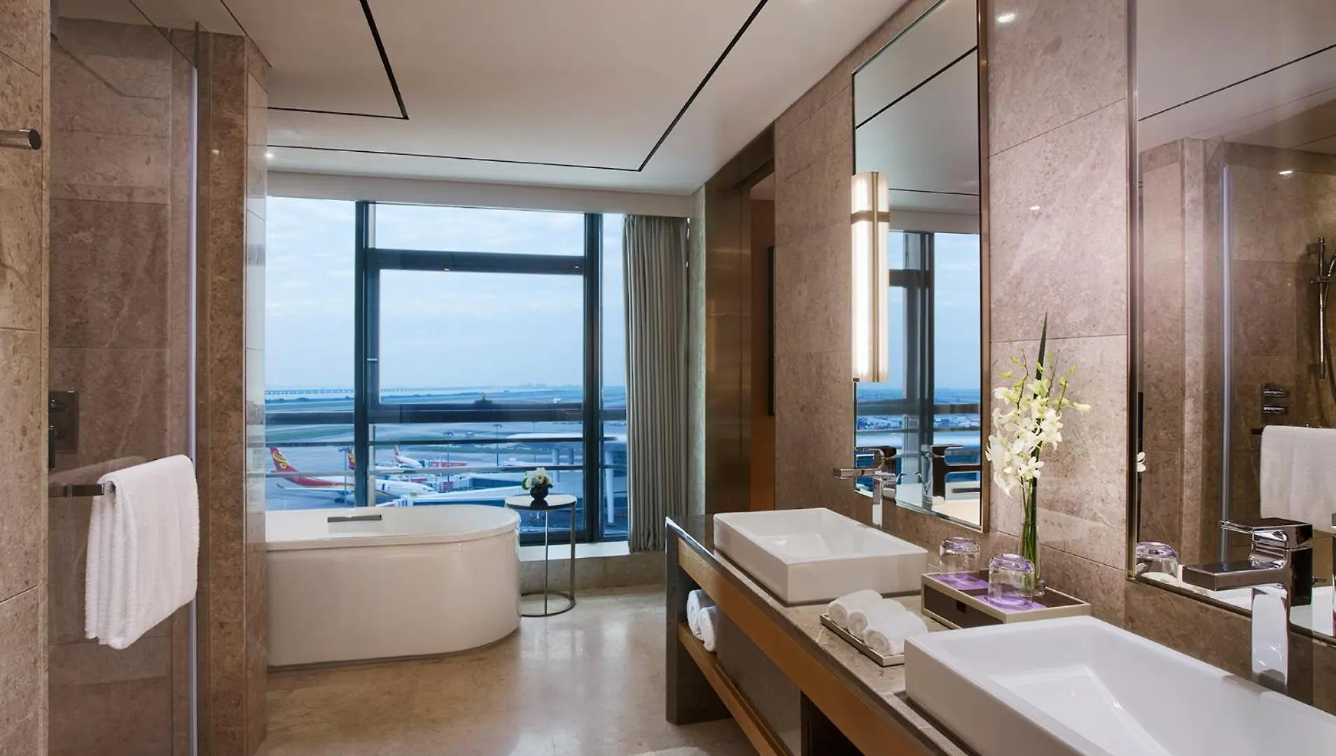 Hotel Hyatt Regency Shenzhen Airport 5*,  China