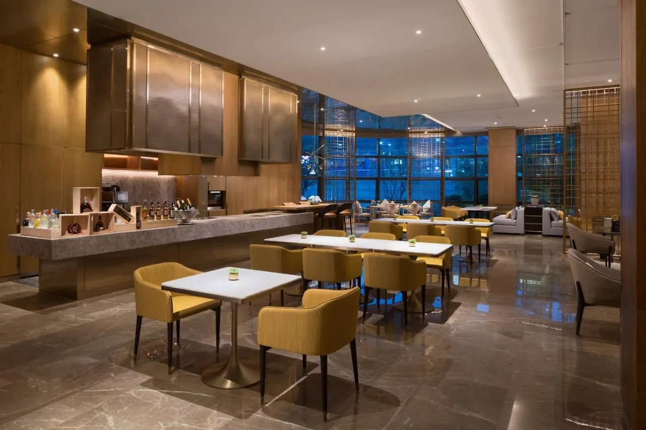 Hyatt Regency Shenzhen Airport Hotel 5*,